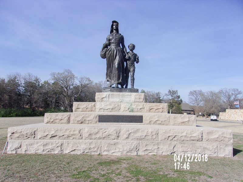 Ponca City OK - Pioneer Woman Statue